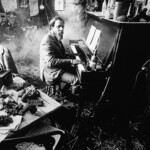 Thelonious Monk (1917-1982) pianiste de jazz americain ici jouant dans une grange c. 1955  ---  Thelonious Monk (1917-1982) american jazz pianist here playing in a barn c. 1955